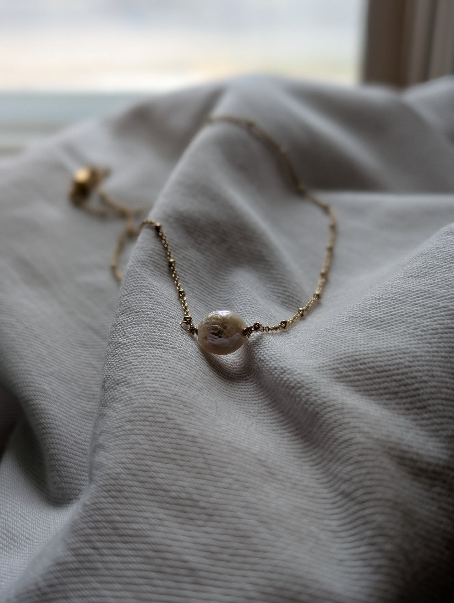 "Renaissance" White Pearl necklace