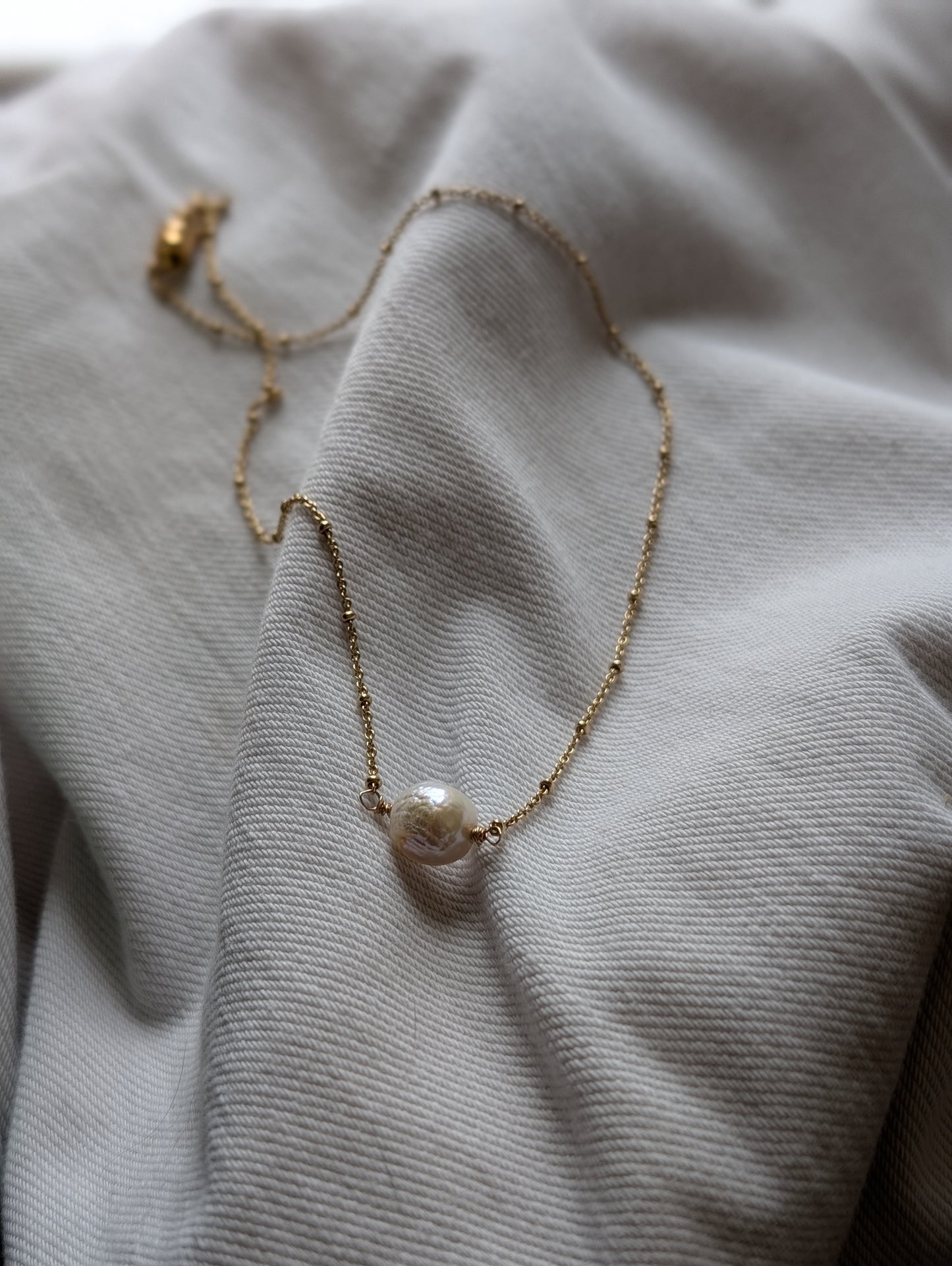 "Renaissance" White Pearl necklace