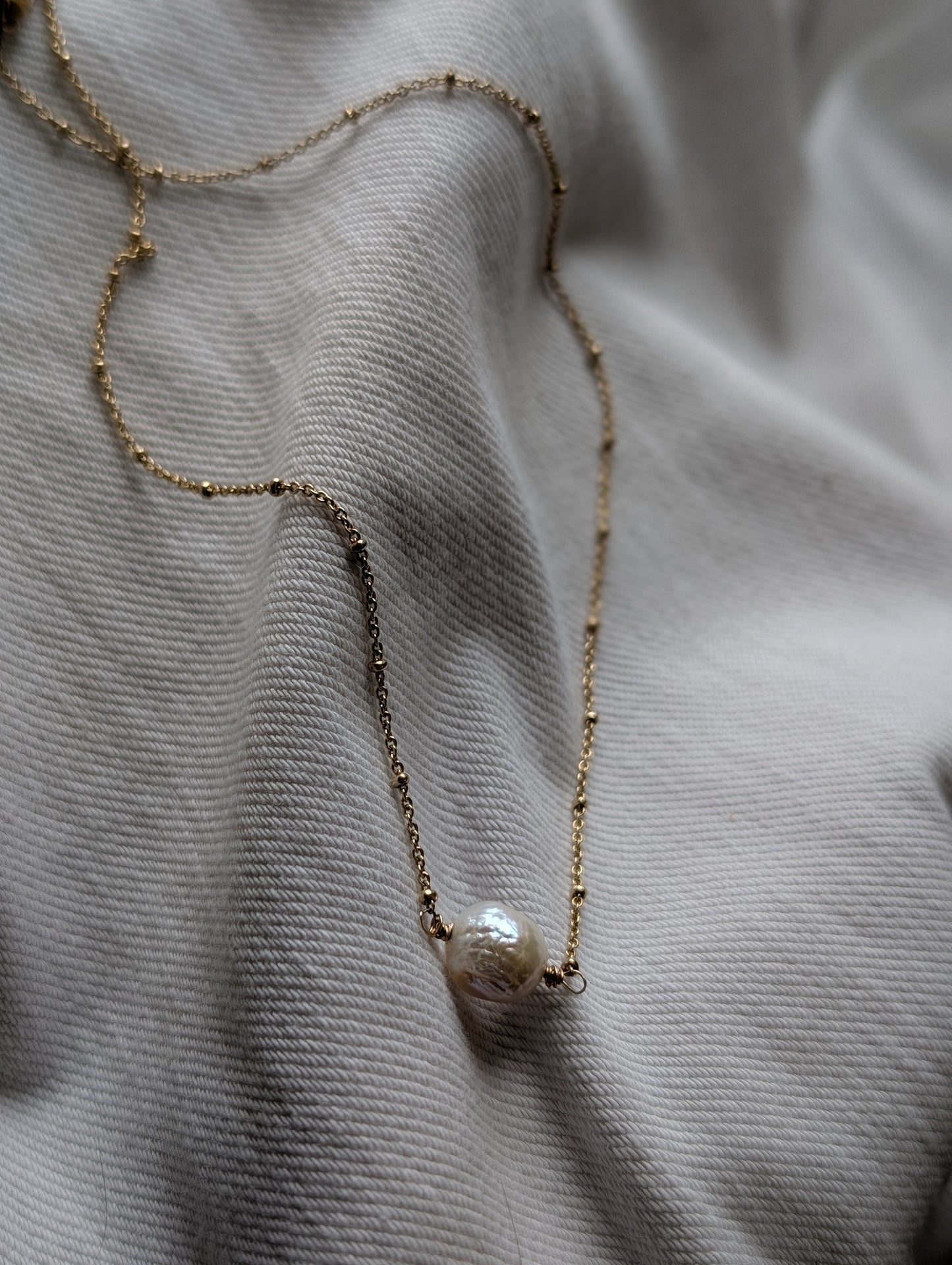 "Renaissance" White Pearl necklace